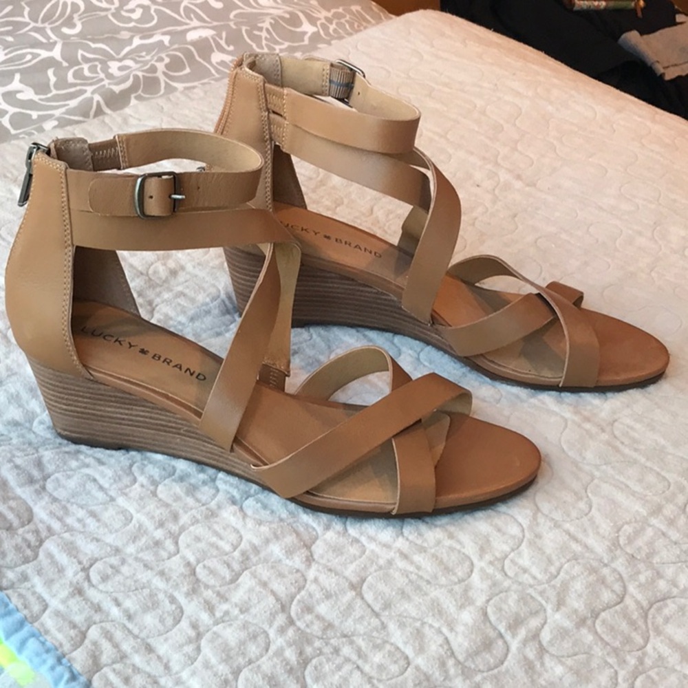 Lucky Brand wedge sandal size 9